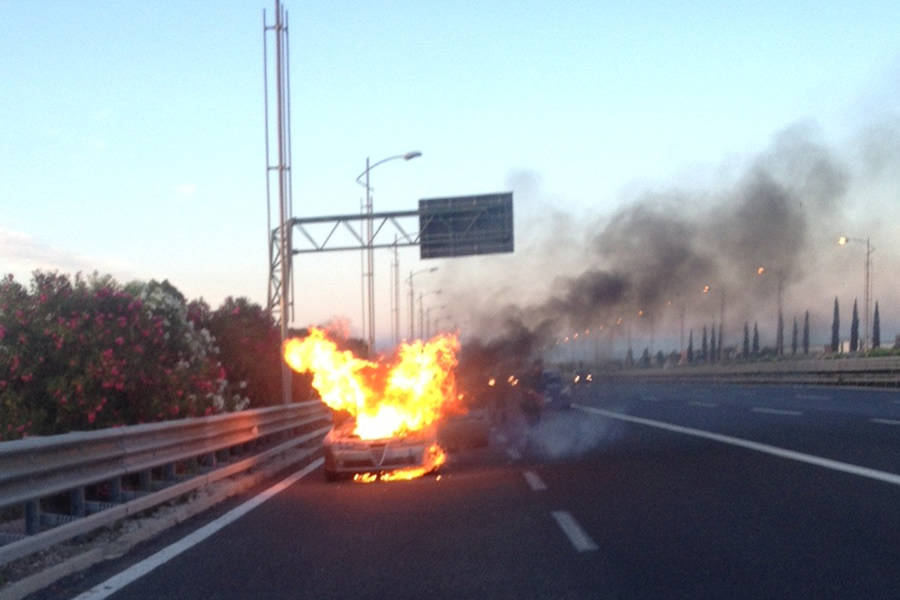 L'auto di Iacop prende fuoco a Roma